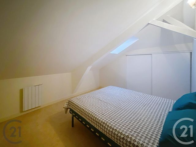 Appartement F3 à louer - 3 pièces - 39.79 m2 - AIGUEPERSE - 63 - AUVERGNE - Century 21 Agence Girard