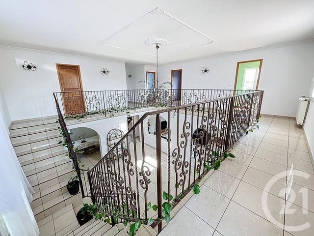 maison à vendre - 6 pièces - 213.0 m2 - RIOM - 63 - AUVERGNE - Century 21 Agence Girard