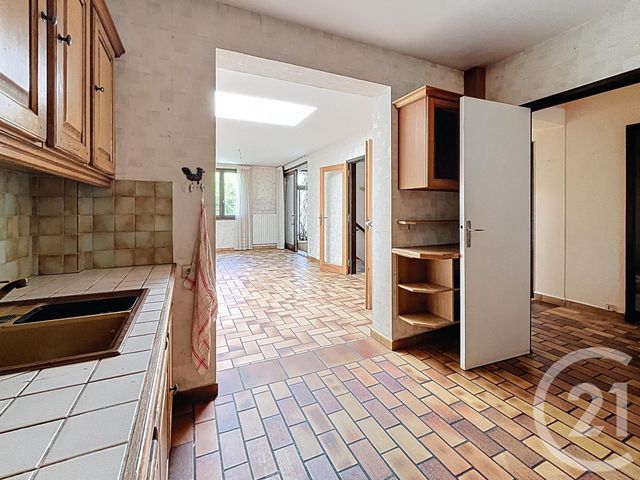 maison à vendre - 7 pièces - 146.4 m2 - CHATEL GUYON - 63 - AUVERGNE - Century 21 Agence Girard