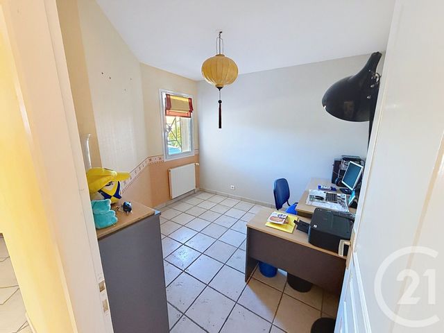maison à louer - 5 pièces - 128.65 m2 - CHAMBARON SUR MORGE - 63 - AUVERGNE - Century 21 Agence Girard