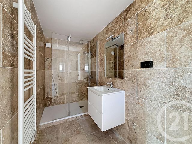 Appartement F3 à vendre - 3 pièces - 63.94 m2 - RIOM - 63 - AUVERGNE - Century 21 Agence Girard