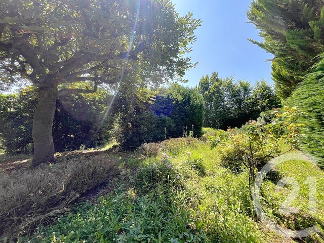 Afficher la photo en grand terrain à vendre - 1000.0 m2 - RIOM - 63 - AUVERGNE - Century 21 Agence Girard