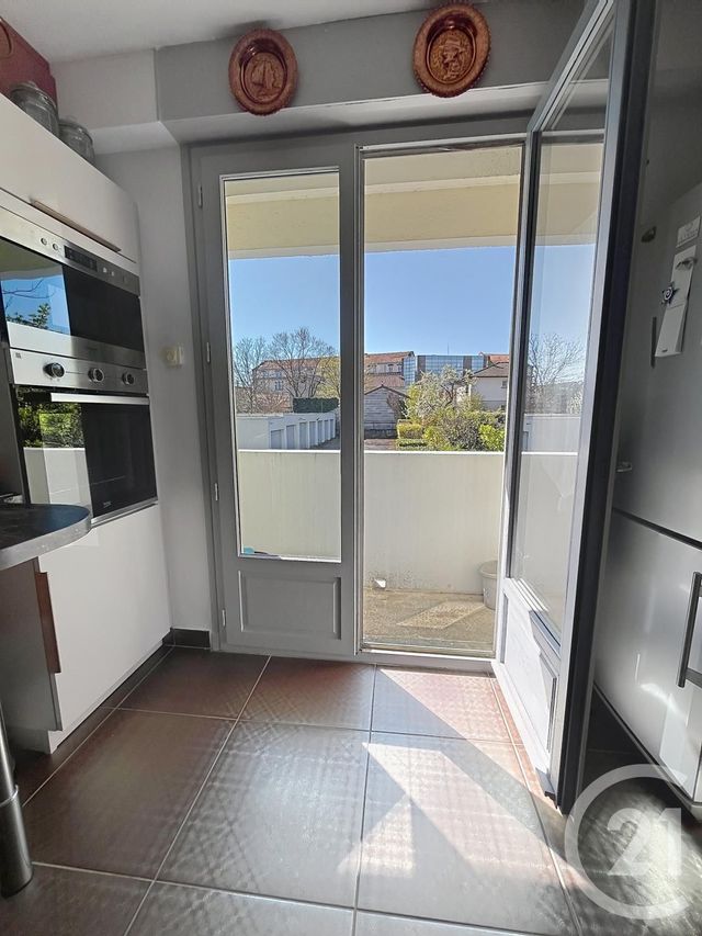 Appartement F4 à vendre - 4 pièces - 64.32 m2 - RIOM - 63 - AUVERGNE - Century 21 Agence Girard