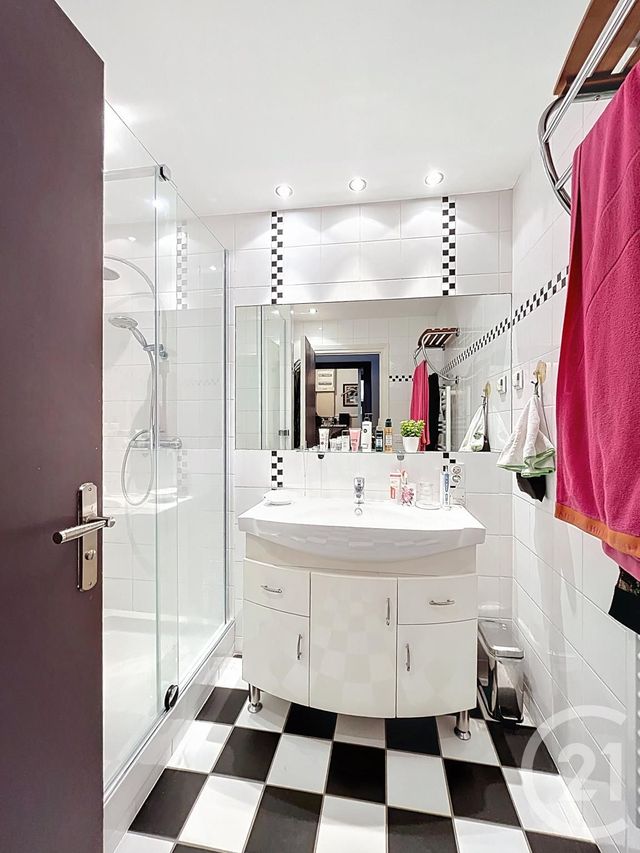 Appartement F4 à vendre - 4 pièces - 64.32 m2 - RIOM - 63 - AUVERGNE - Century 21 Agence Girard