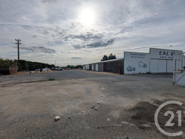 parking à louer - 400.0 m2 - BEAUREGARD VENDON - 63 - AUVERGNE - Century 21 Agence Girard