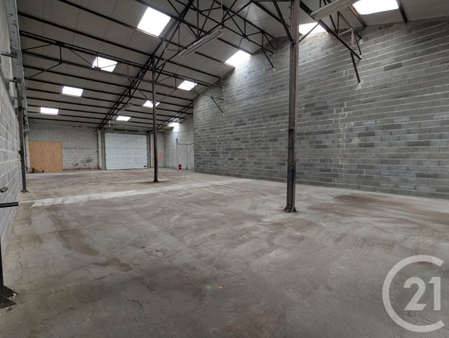 parking à louer - 400.0 m2 - BEAUREGARD VENDON - 63 - AUVERGNE - Century 21 Agence Girard