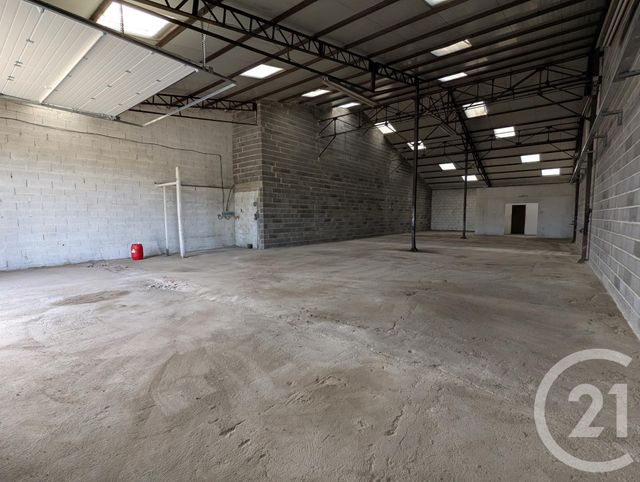 parking à louer - 400.0 m2 - BEAUREGARD VENDON - 63 - AUVERGNE - Century 21 Agence Girard