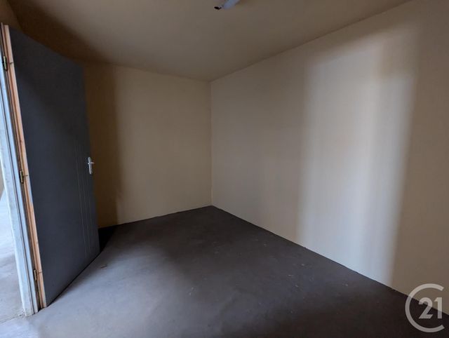 parking à louer - 400.0 m2 - BEAUREGARD VENDON - 63 - AUVERGNE - Century 21 Agence Girard