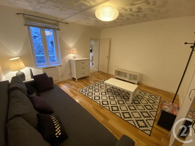Appartement F1 à louer - 1 pièce - 32.5 m2 - VOLVIC - 63 - AUVERGNE - Century 21 Agence Girard