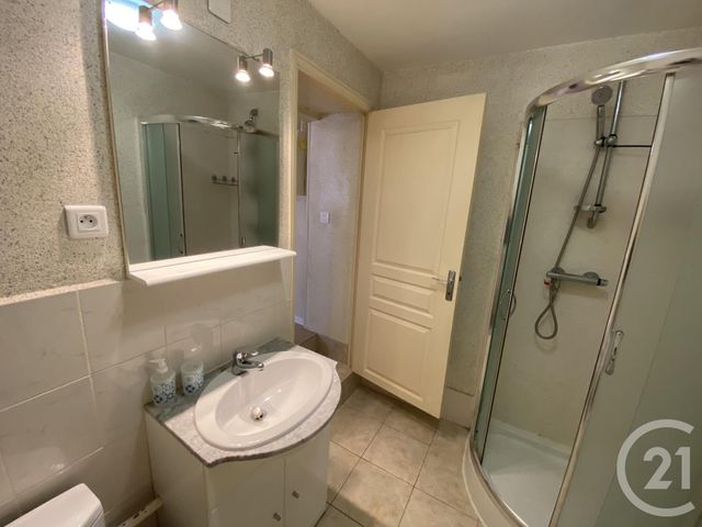 Appartement F1 à louer - 1 pièce - 32.5 m2 - VOLVIC - 63 - AUVERGNE - Century 21 Agence Girard