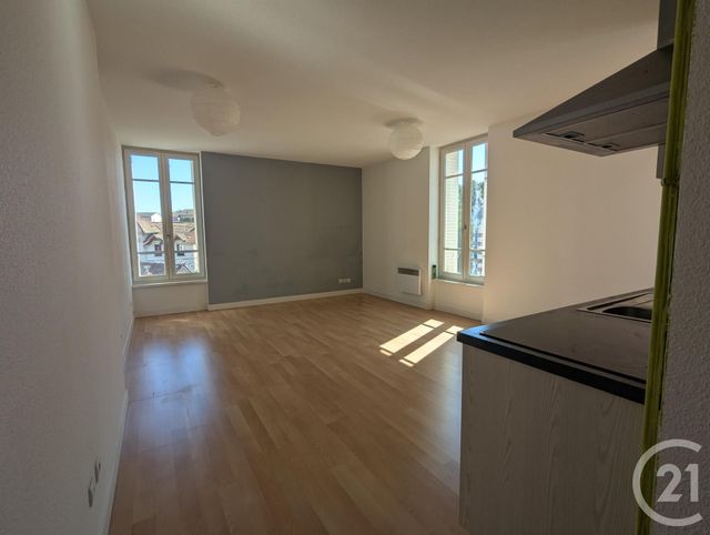 Appartement F1 à louer - 2 pièces - 53.0 m2 - CHATELGUYON - 63 - AUVERGNE - Century 21 Agence Girard