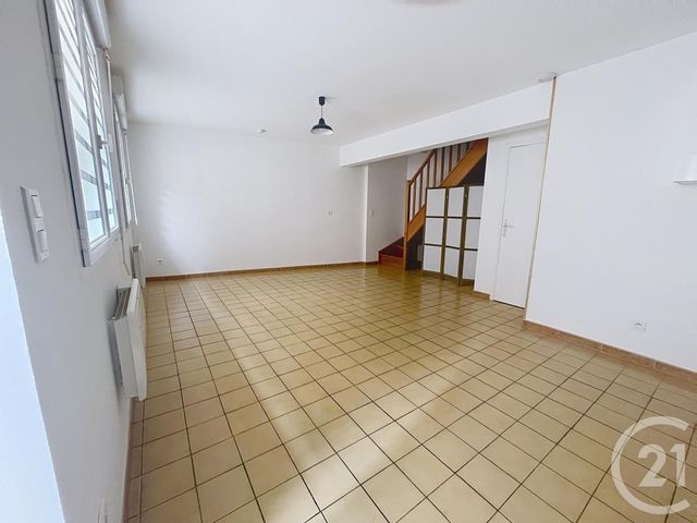 Appartement F3 à louer - 3 pièces - 65.0 m2 - VOLVIC - 63 - AUVERGNE - Century 21 Agence Girard