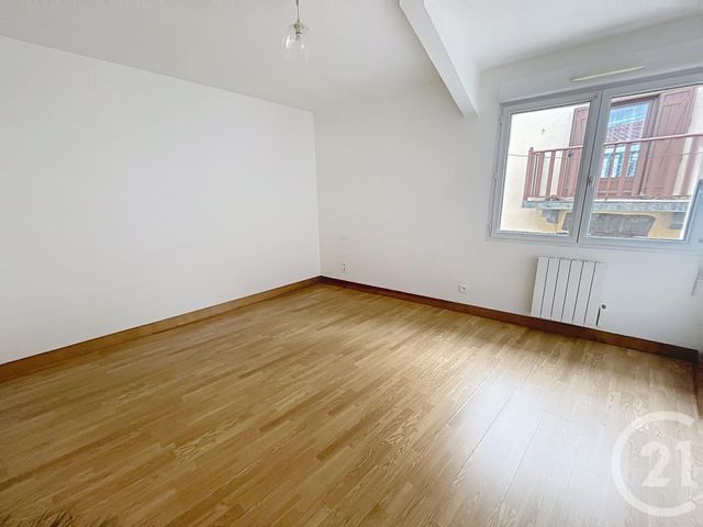 Appartement F3 à louer - 3 pièces - 65.0 m2 - VOLVIC - 63 - AUVERGNE - Century 21 Agence Girard
