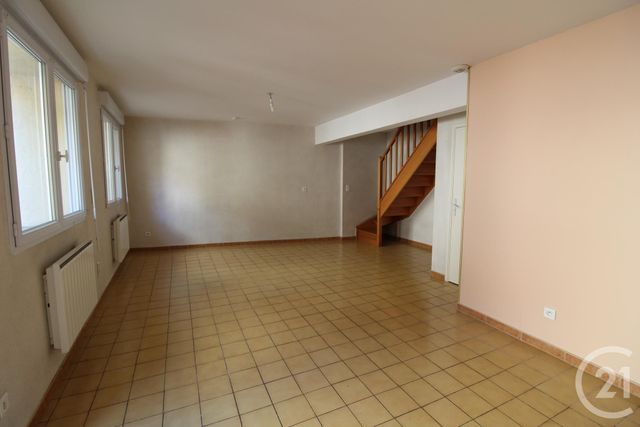 Appartement F3 à louer - 3 pièces - 65.0 m2 - VOLVIC - 63 - AUVERGNE - Century 21 Agence Girard