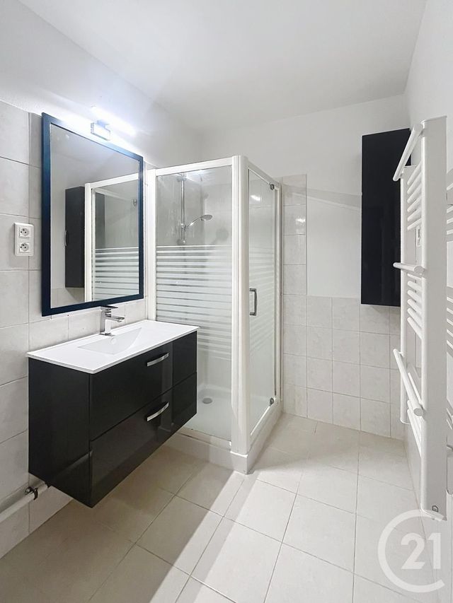 Appartement F3 à louer - 3 pièces - 65.0 m2 - VOLVIC - 63 - AUVERGNE - Century 21 Agence Girard