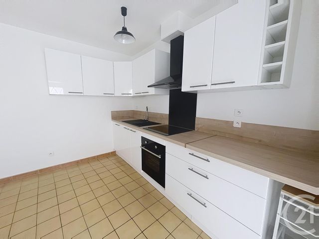 Appartement F3 à louer - 3 pièces - 65.0 m2 - VOLVIC - 63 - AUVERGNE - Century 21 Agence Girard