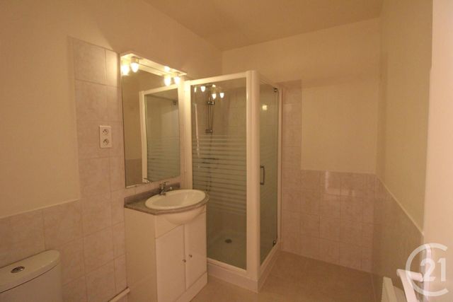 Appartement F3 à louer - 3 pièces - 65.0 m2 - VOLVIC - 63 - AUVERGNE - Century 21 Agence Girard