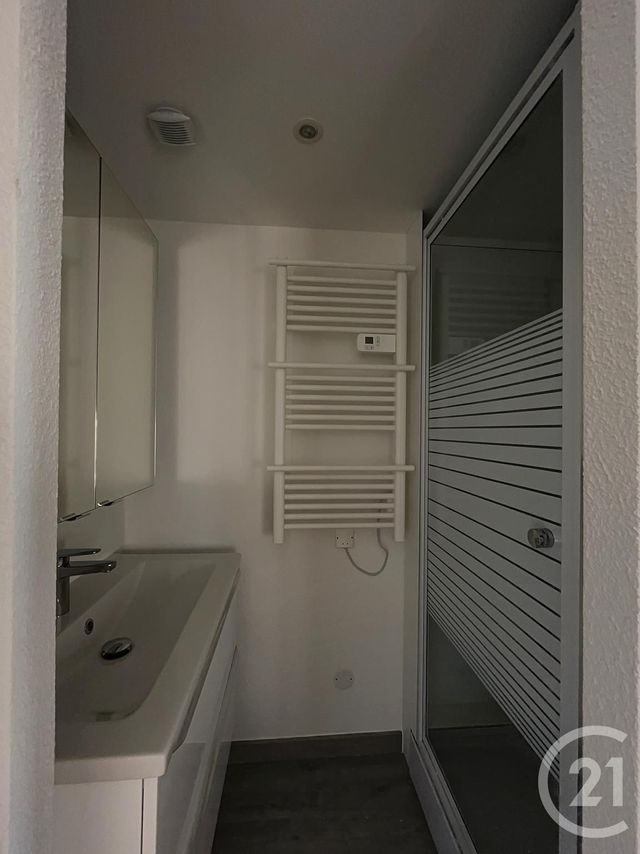 Appartement F2 à louer - 2 pièces - 41.55 m2 - RIOM - 63 - AUVERGNE - Century 21 Agence Girard