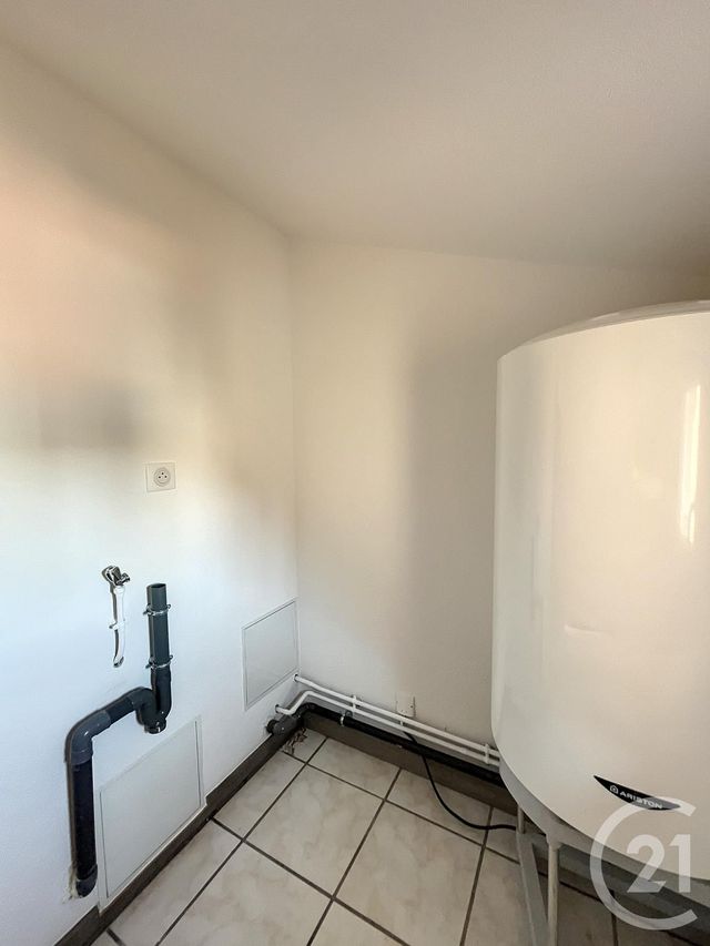 Appartement F2 à louer - 2 pièces - 41.55 m2 - RIOM - 63 - AUVERGNE - Century 21 Agence Girard