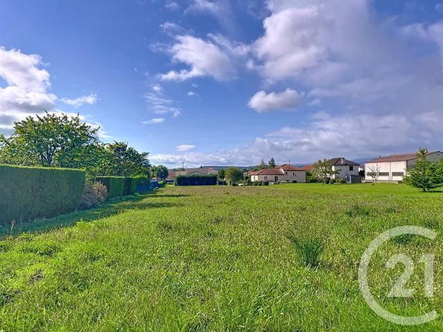 Afficher la photo en grand terrain à vendre - 739.0 m2 - ST BONNET PRES RIOM - 63 - AUVERGNE - Century 21 Agence Girard