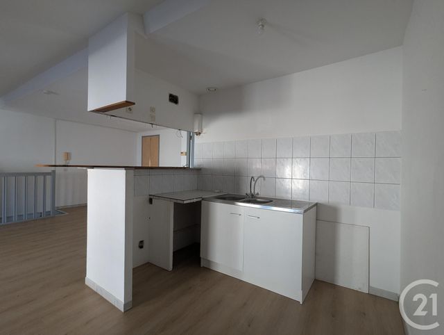 Afficher la photo en grand Appartement F3 à louer - 3 pièces - 77.18 m2 - AUBIERE - 63 - AUVERGNE - Century 21 Agence Girard