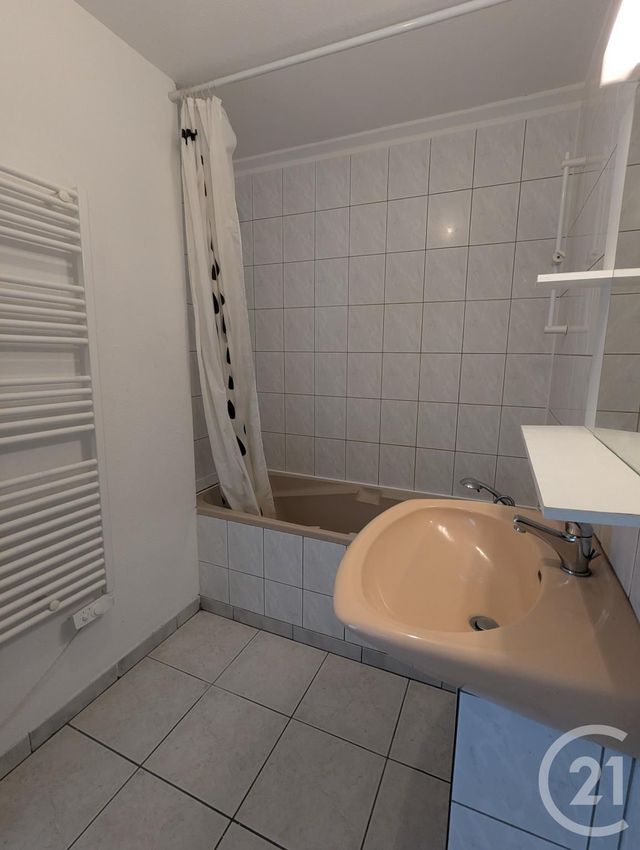 Afficher la photo en grand Appartement F3 à louer - 3 pièces - 77.18 m2 - AUBIERE - 63 - AUVERGNE - Century 21 Agence Girard