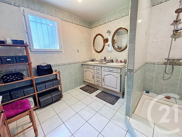 maison à vendre - 5 pièces - 163.2 m2 - COMBRONDE - 63 - AUVERGNE - Century 21 Agence Girard