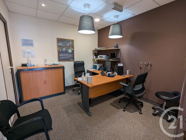 commerce à louer - 130.0 m2 - RIOM - 63 - AUVERGNE - Century 21 Agence Girard