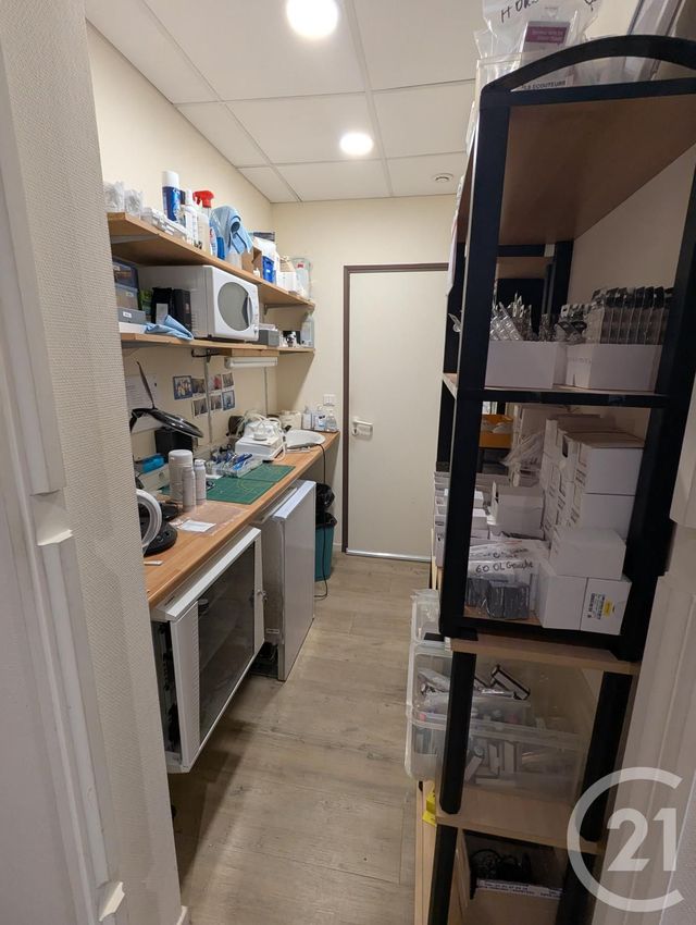 commerce à louer - 130.0 m2 - RIOM - 63 - AUVERGNE - Century 21 Agence Girard