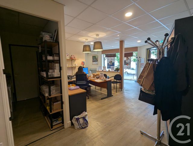 commerce à louer - 130.0 m2 - RIOM - 63 - AUVERGNE - Century 21 Agence Girard