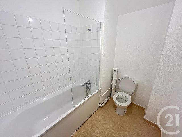 Appartement F4 à louer - 4 pièces - 94.96 m2 - AIGUEPERSE - 63 - AUVERGNE - Century 21 Agence Girard