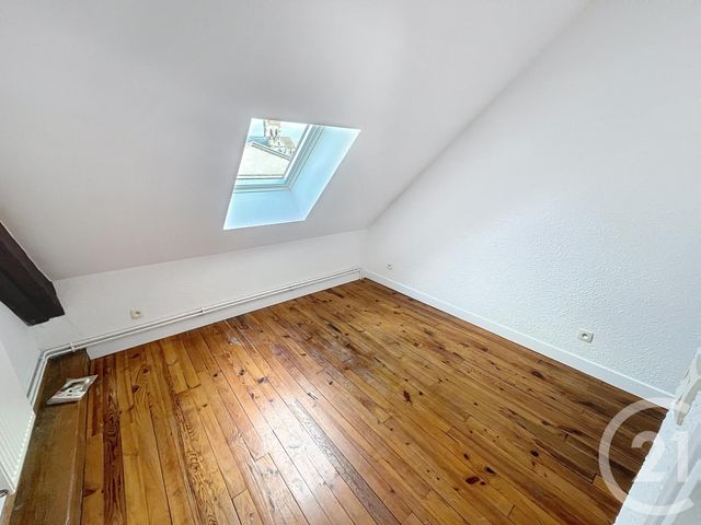 Appartement F4 à louer - 4 pièces - 94.96 m2 - AIGUEPERSE - 63 - AUVERGNE - Century 21 Agence Girard