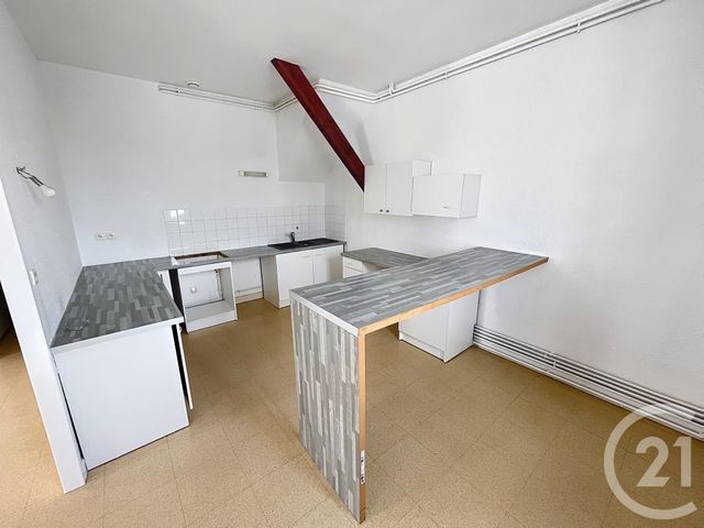 Appartement F4 à louer - 4 pièces - 94.96 m2 - AIGUEPERSE - 63 - AUVERGNE - Century 21 Agence Girard