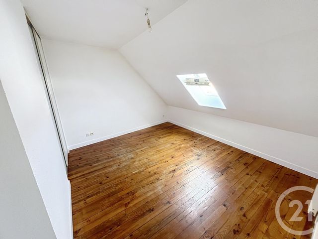 Appartement F4 à louer - 4 pièces - 94.96 m2 - AIGUEPERSE - 63 - AUVERGNE - Century 21 Agence Girard