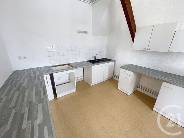Appartement F4 à louer - 4 pièces - 94.96 m2 - AIGUEPERSE - 63 - AUVERGNE - Century 21 Agence Girard