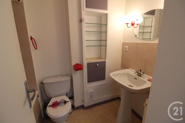 Appartement F1 à louer - 1 pièce - 32.0 m2 - RIOM - 63 - AUVERGNE - Century 21 Agence Girard