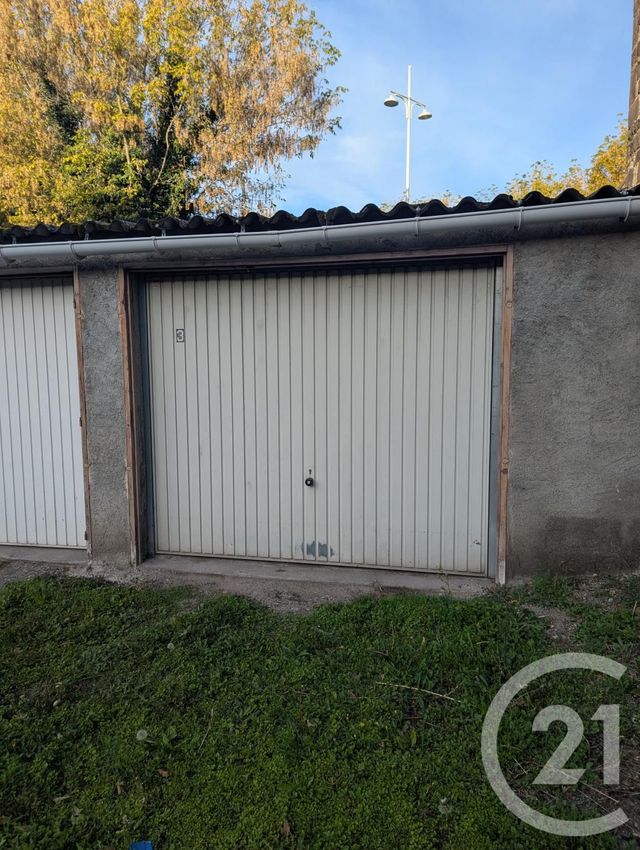 parking à louer - 10.0 m2 - RIOM - 63 - AUVERGNE - Century 21 Agence Girard