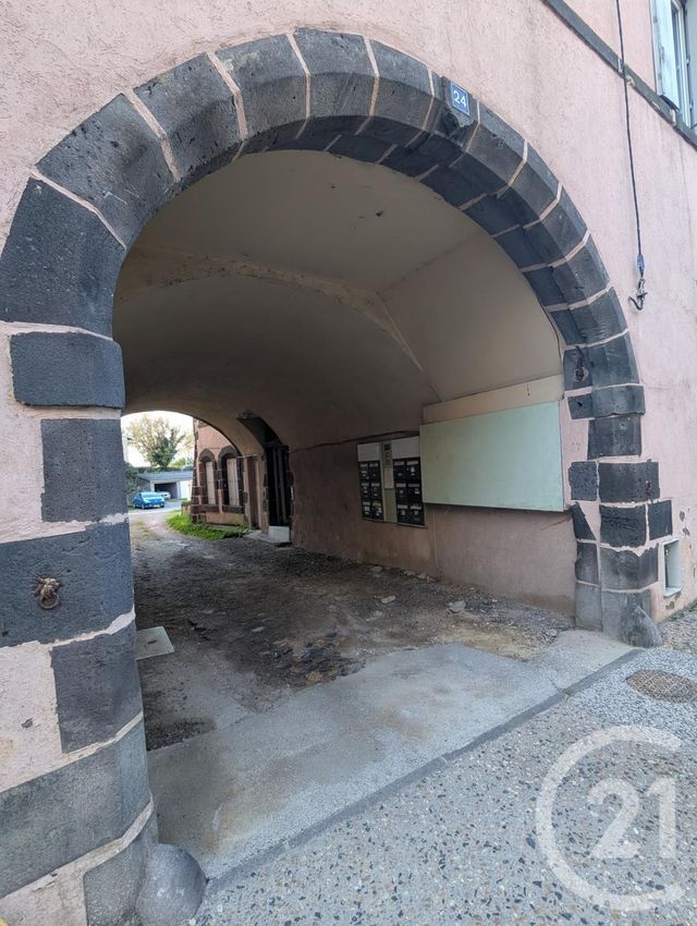 parking à louer - 10.0 m2 - RIOM - 63 - AUVERGNE - Century 21 Agence Girard