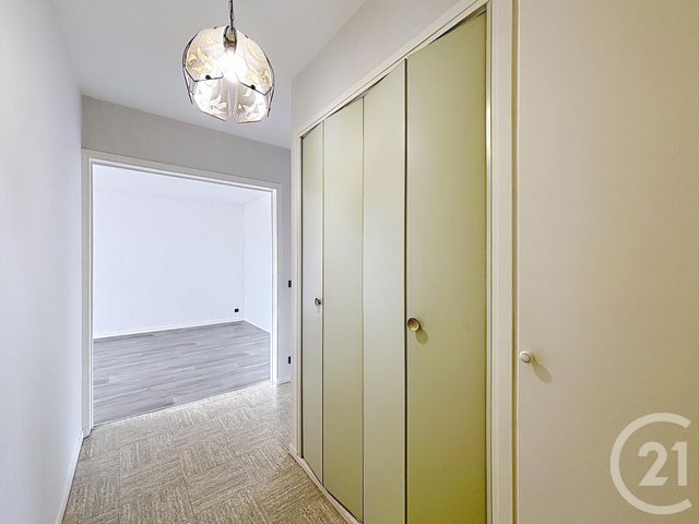 Afficher la photo en grand Appartement F2 à louer - 2 pièces - 46.27 m2 - RIOM - 63 - AUVERGNE - Century 21 Agence Girard
