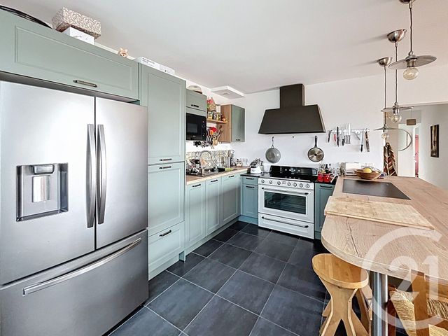 maison à vendre - 6 pièces - 139.8 m2 - ST BONNET PRES RIOM - 63 - AUVERGNE - Century 21 Agence Girard