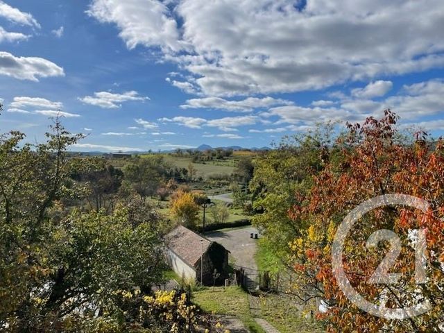 maison à vendre - 6 pièces - 139.8 m2 - ST BONNET PRES RIOM - 63 - AUVERGNE - Century 21 Agence Girard