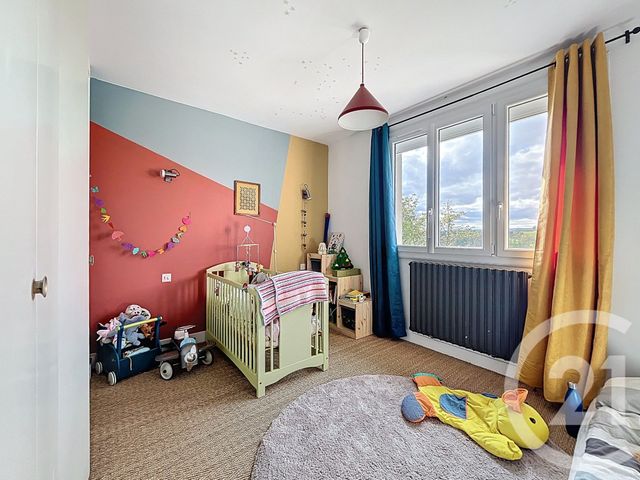 maison à vendre - 6 pièces - 139.8 m2 - ST BONNET PRES RIOM - 63 - AUVERGNE - Century 21 Agence Girard