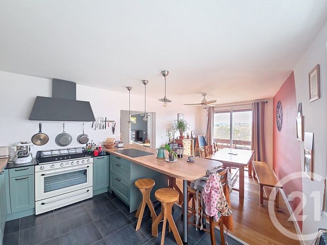 maison à vendre - 6 pièces - 139.8 m2 - ST BONNET PRES RIOM - 63 - AUVERGNE - Century 21 Agence Girard