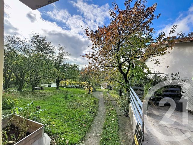 maison à vendre - 6 pièces - 139.8 m2 - ST BONNET PRES RIOM - 63 - AUVERGNE - Century 21 Agence Girard