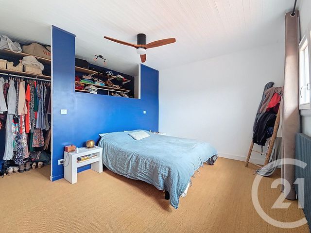 maison à vendre - 6 pièces - 139.8 m2 - ST BONNET PRES RIOM - 63 - AUVERGNE - Century 21 Agence Girard