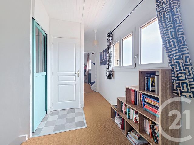 maison à vendre - 6 pièces - 139.8 m2 - ST BONNET PRES RIOM - 63 - AUVERGNE - Century 21 Agence Girard