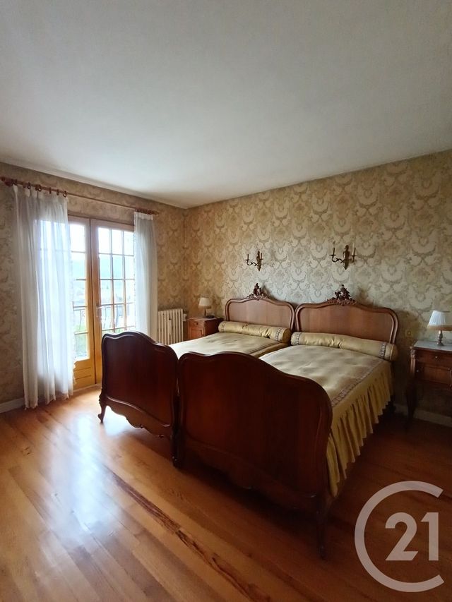 maison à vendre - 7 pièces - 169.0 m2 - RIOM - 63 - AUVERGNE - Century 21 Agence Girard