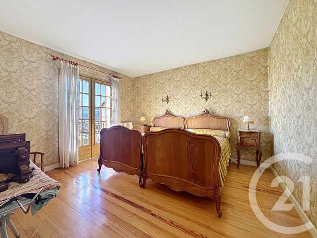 maison à vendre - 7 pièces - 169.0 m2 - RIOM - 63 - AUVERGNE - Century 21 Agence Girard