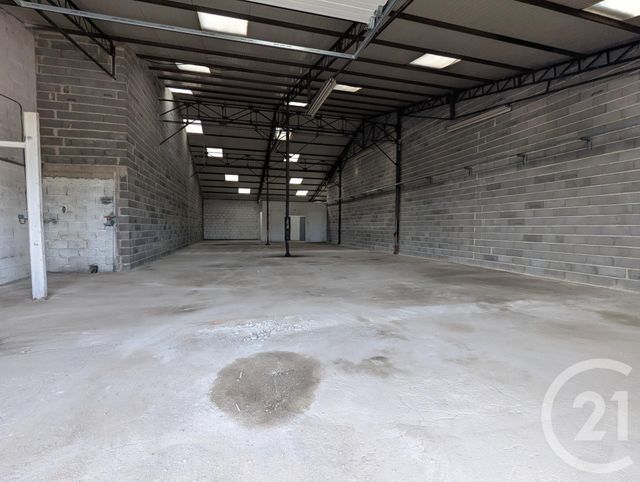 commerce à louer - 400.0 m2 - BEAUREGARD VENDON - 63 - AUVERGNE - Century 21 Agence Girard