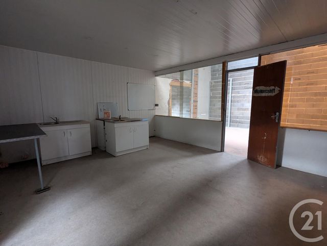 commerce à louer - 400.0 m2 - BEAUREGARD VENDON - 63 - AUVERGNE - Century 21 Agence Girard